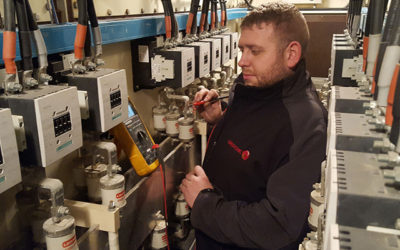 Crestchic enrichit son offre d’un banc de charge compact à ventilation verticale